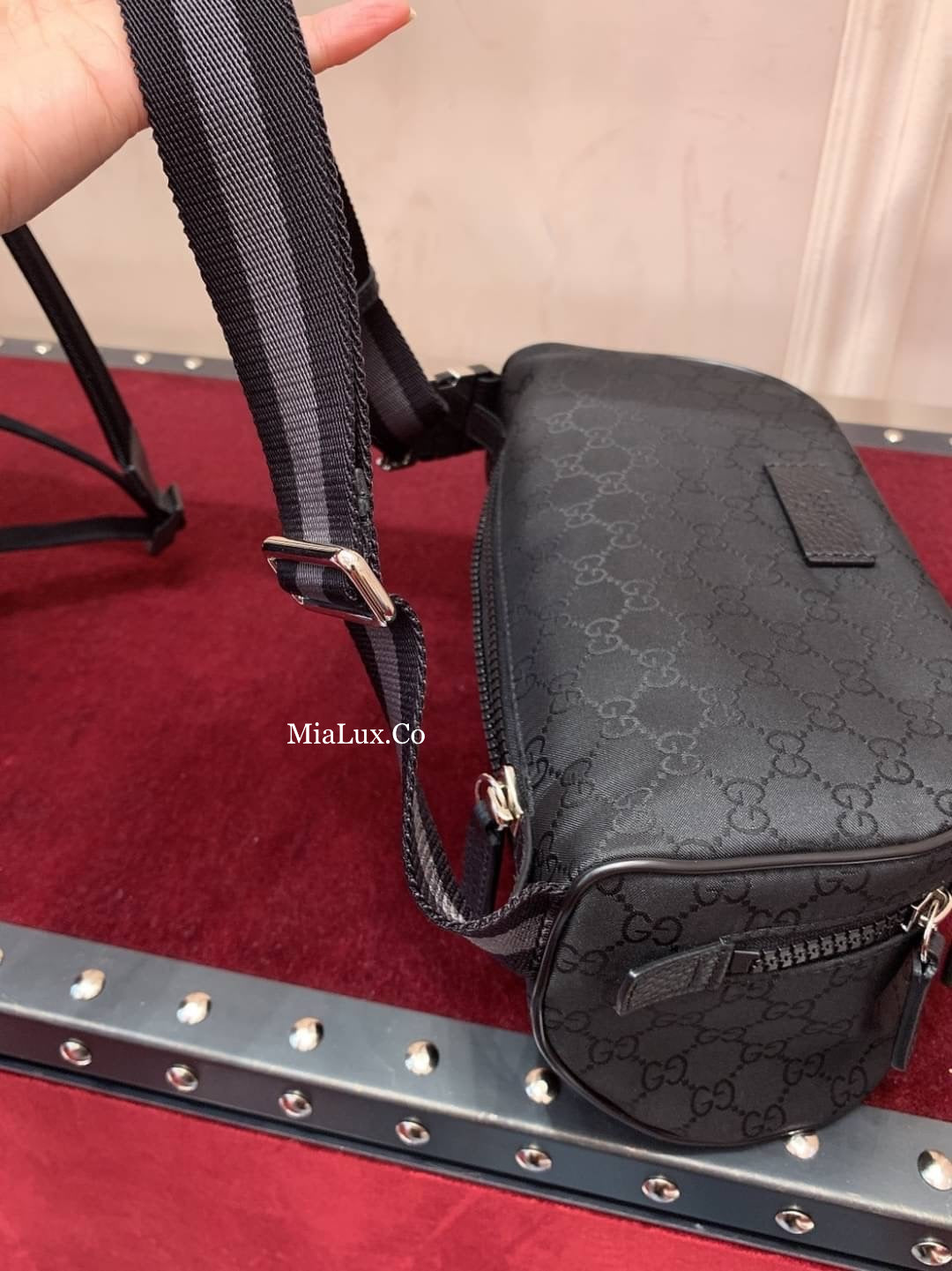 *@Gucci Canvas Bumbag S 小款男女款黑老花胸包/P395