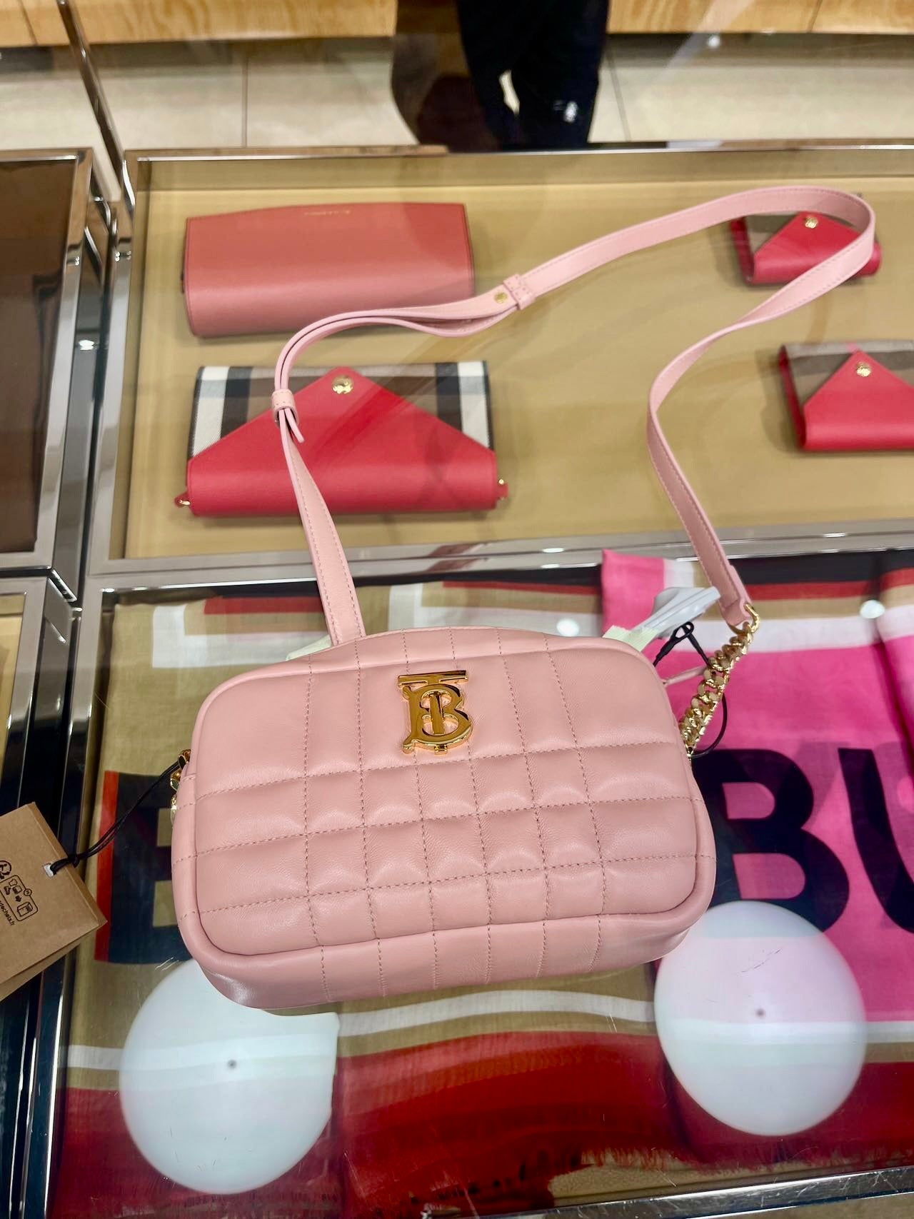 @Burberry Lola TB Mini 相機包-櫻花粉/1050P369 🔥下殺🉐17610