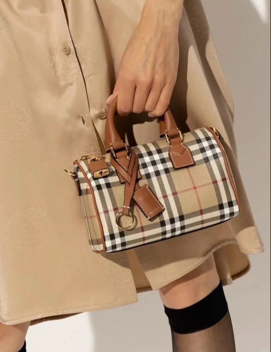 Burberry Bowling Mini 保齡球包/1010C880 ㊙️折扣🉐37080💰