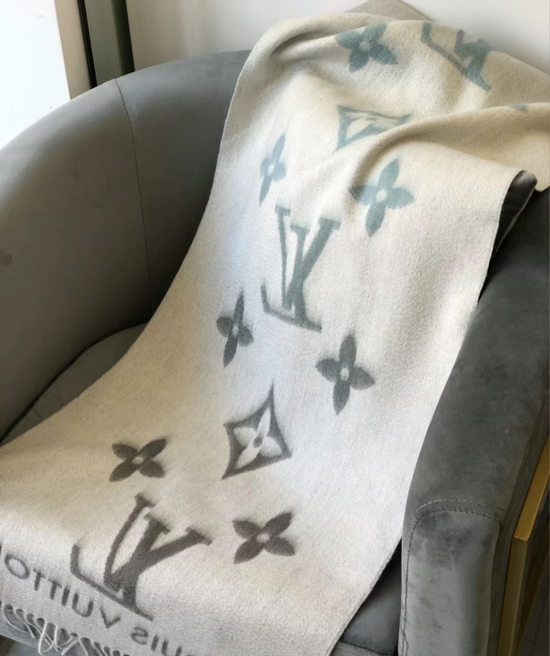 LV Reykjavik Gradient 漸層羊絨圍巾/760✨優惠🉐32160