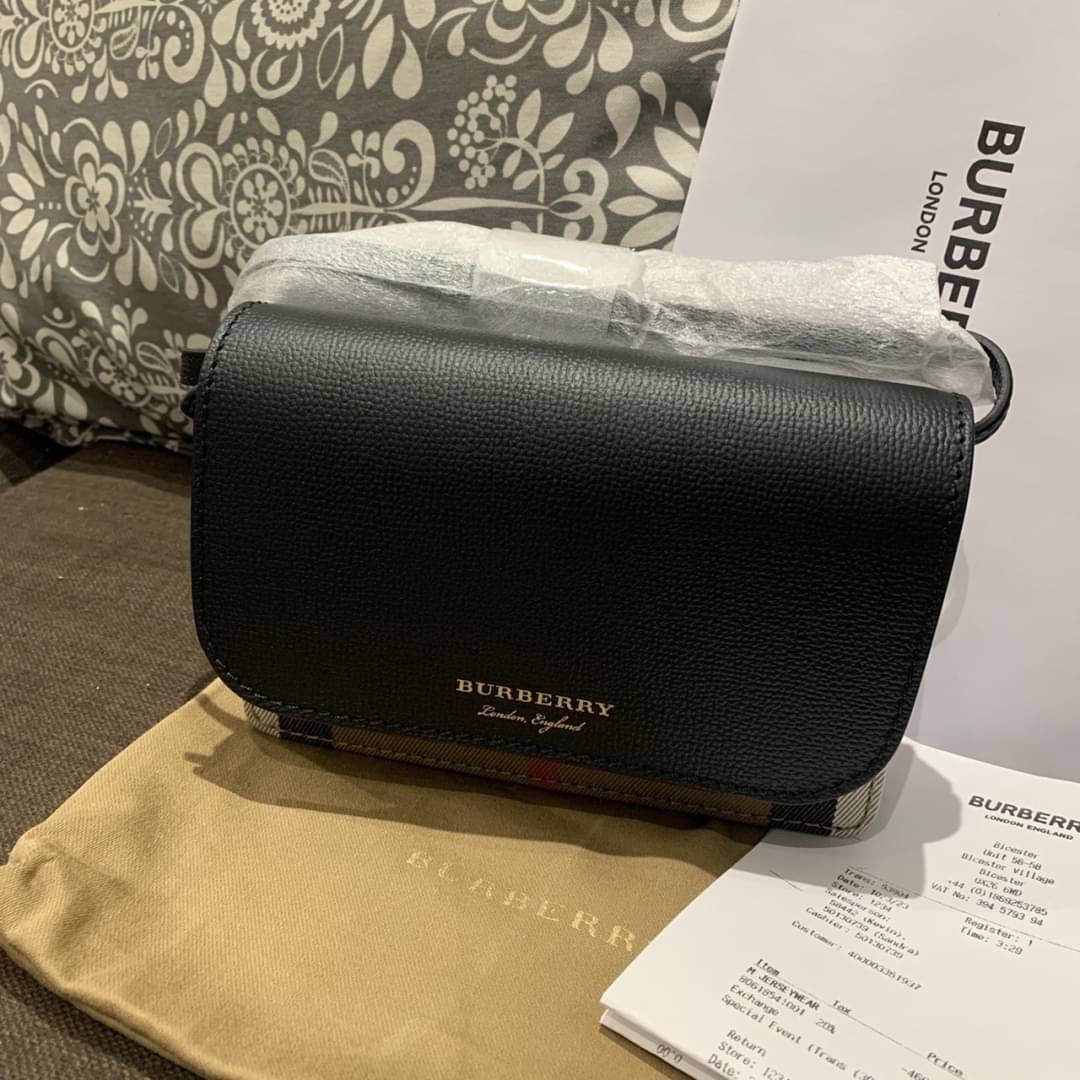 @Burberry▪️Hampshire 格紋拼色WOC翻蓋包/690P485 🔥折上六折🉐13900