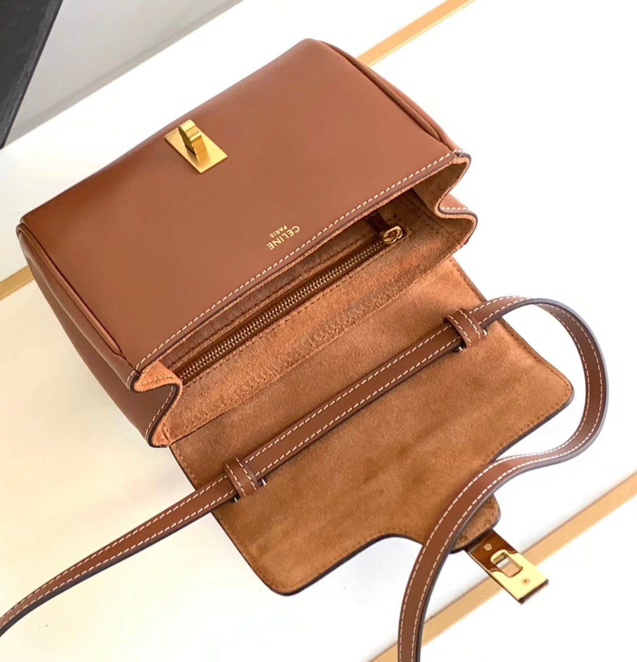 Celine▪️SOFT 16 迷你16軟皮翻蓋包/1550E1700 🉐60500🇪🇺