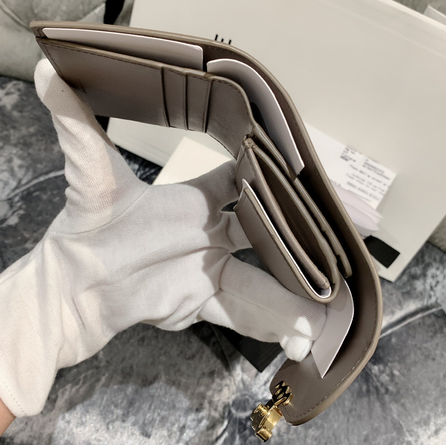 Celine▪️Flap Wallet Triomphe S 亮牛皮三折短夾/490E540 🉐19900🇪🇺