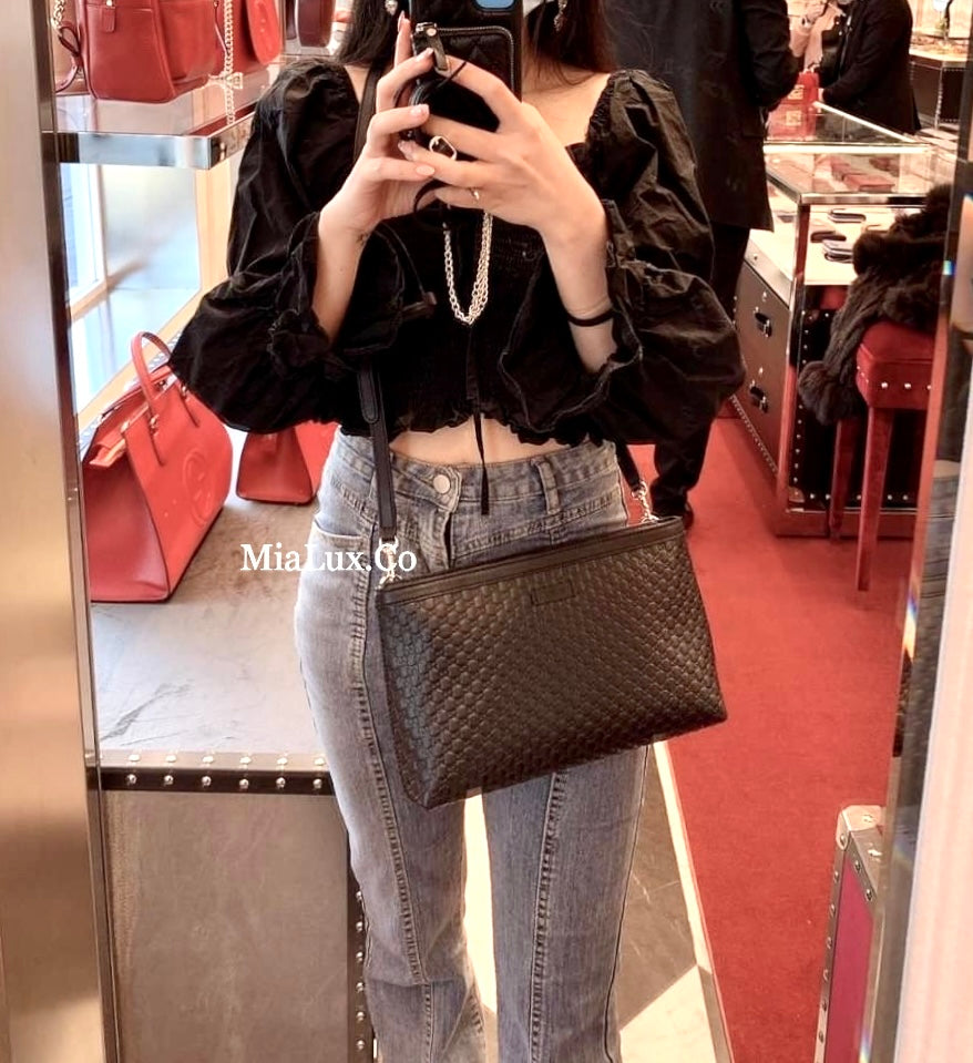 @Gucci Embossed Bag 男女款壓紋拉鍊側背包/P420 🔔限時折🉐19900