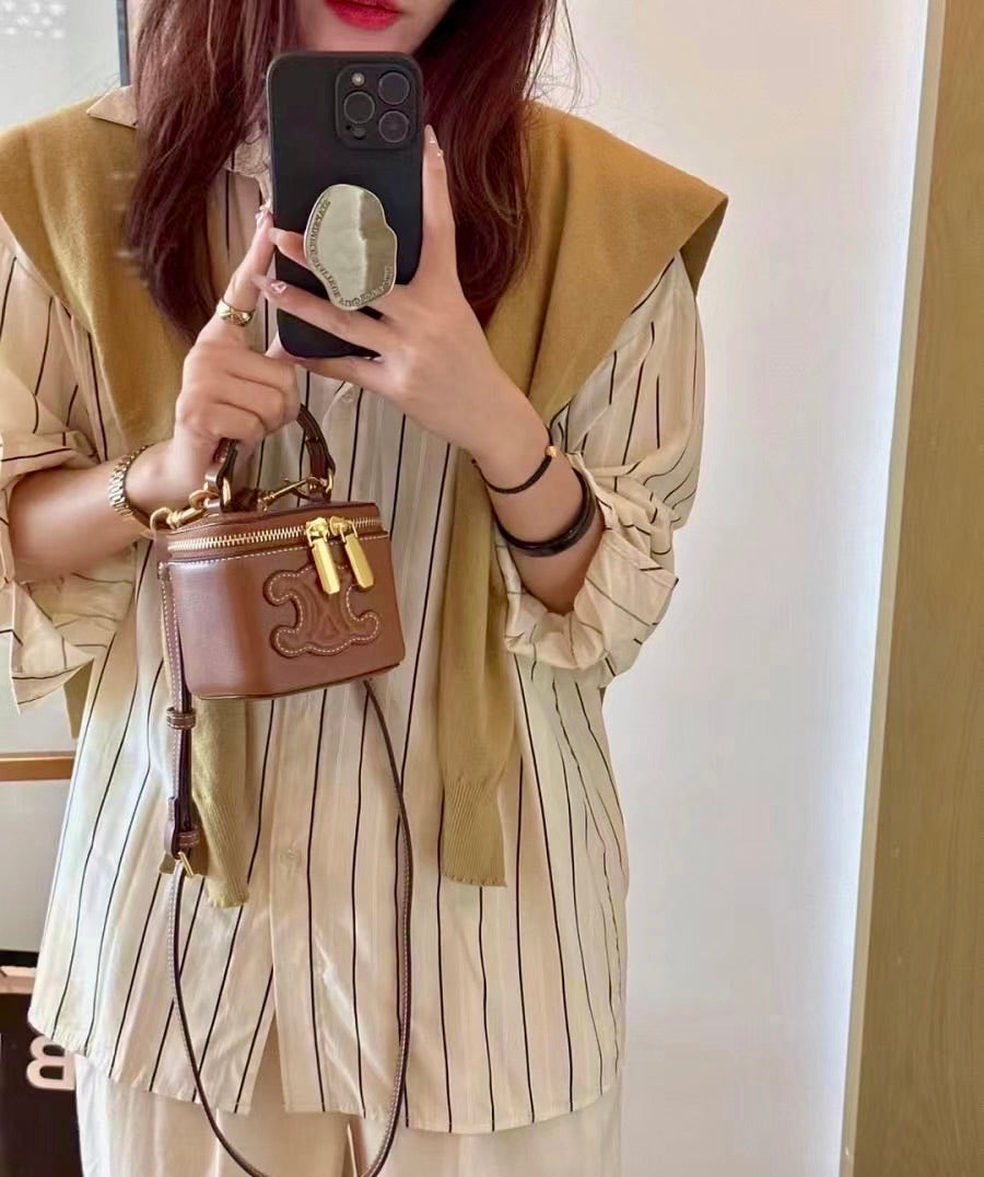 Celine▪️VANITY MINI 老花化妝包/870E900 🉐32500🇪🇺