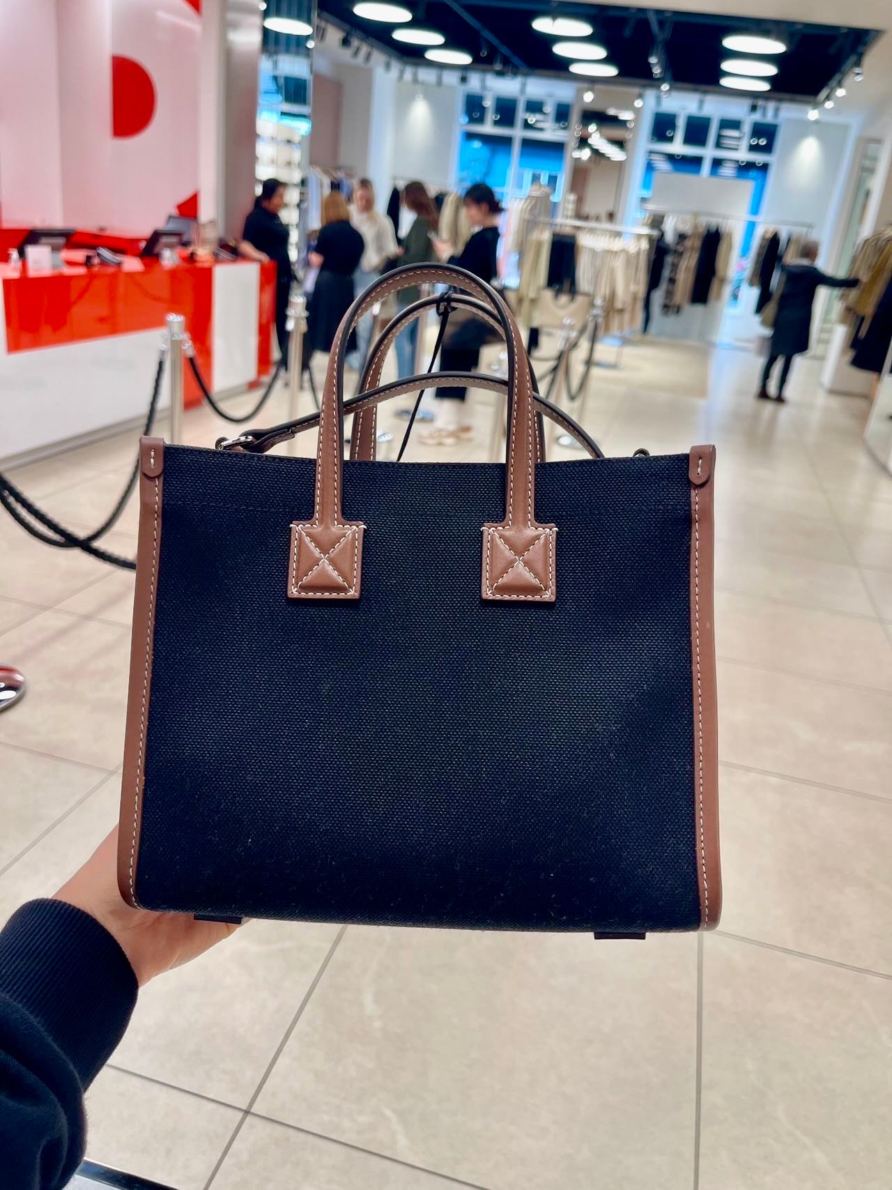 @Burberry▪️Freya Mini托特包-黑/920P645 🔥折上七折🉐21320