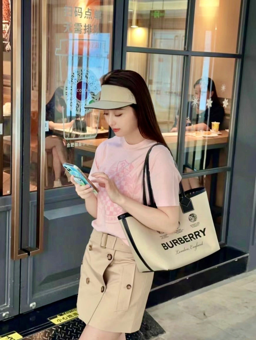 Burberry London SM托特包/1290F929 ㊙️折扣🉐39090💰