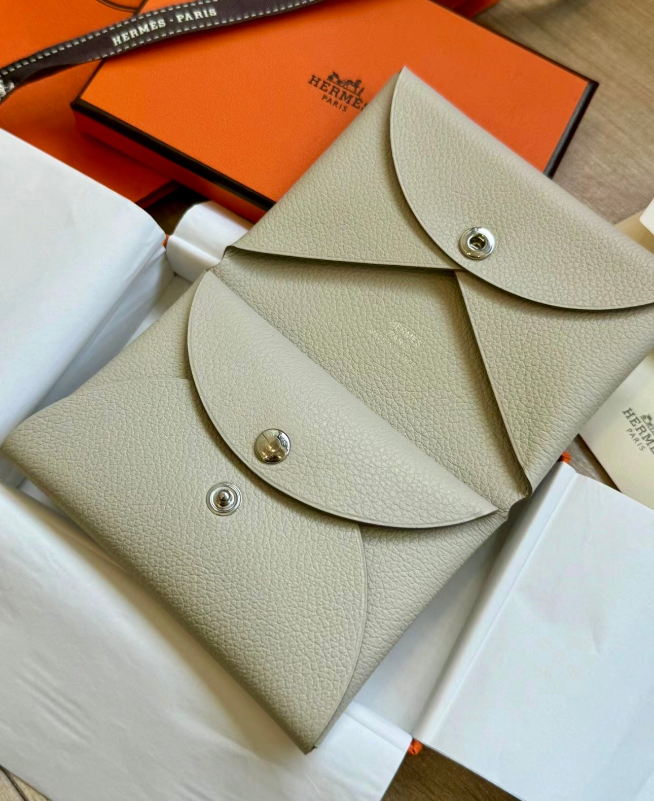 Hermes Calvi Duo Chamkila山羊皮卡夾錢包/500 ✨🉐22000