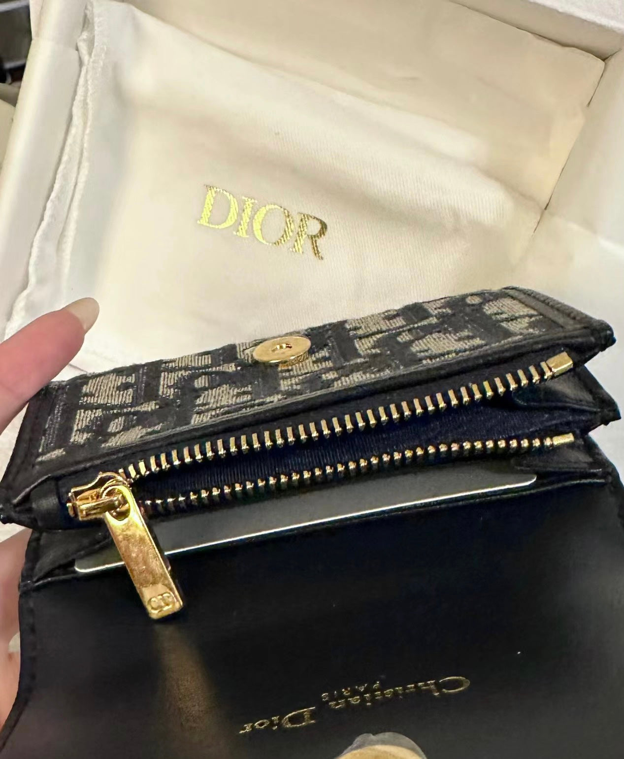 Dior 30 Montaigne Glycine 蒙田藍緹花翻蓋卡包/410E450 🉐15500🇪🇺🏷