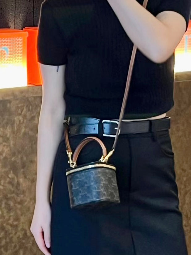 *現貨*Celine▪️VANITY MINI 老花化妝包/870E900 年前特價🉐29800