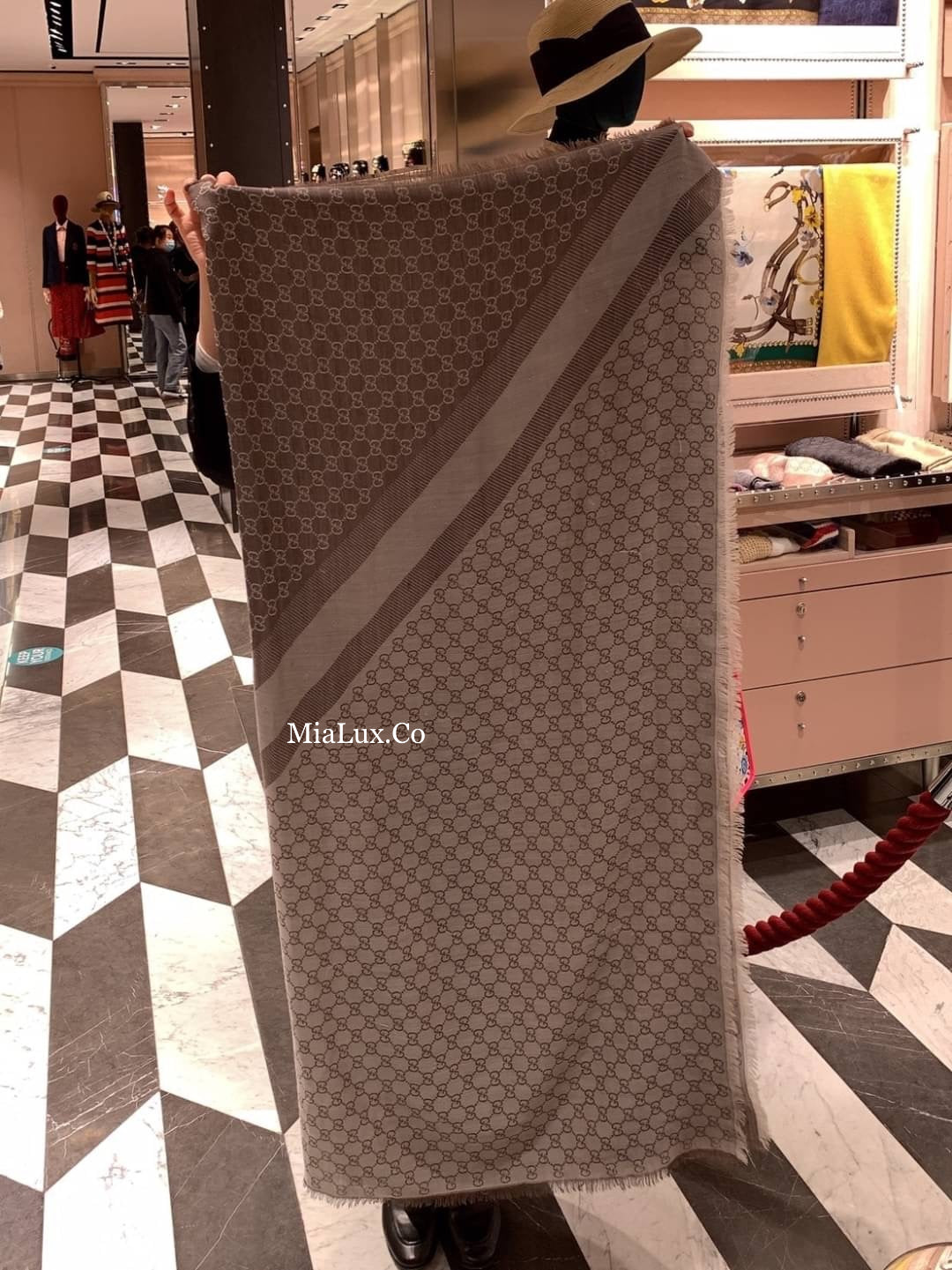 *@Gucci Wool Scarf Square 羊毛大方巾/P180