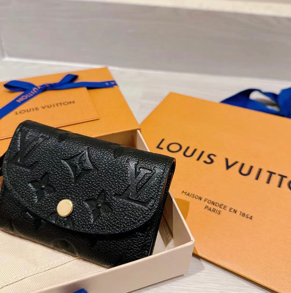 LV Rosalie 壓紋牛皮零錢包/350✨🉐15700
