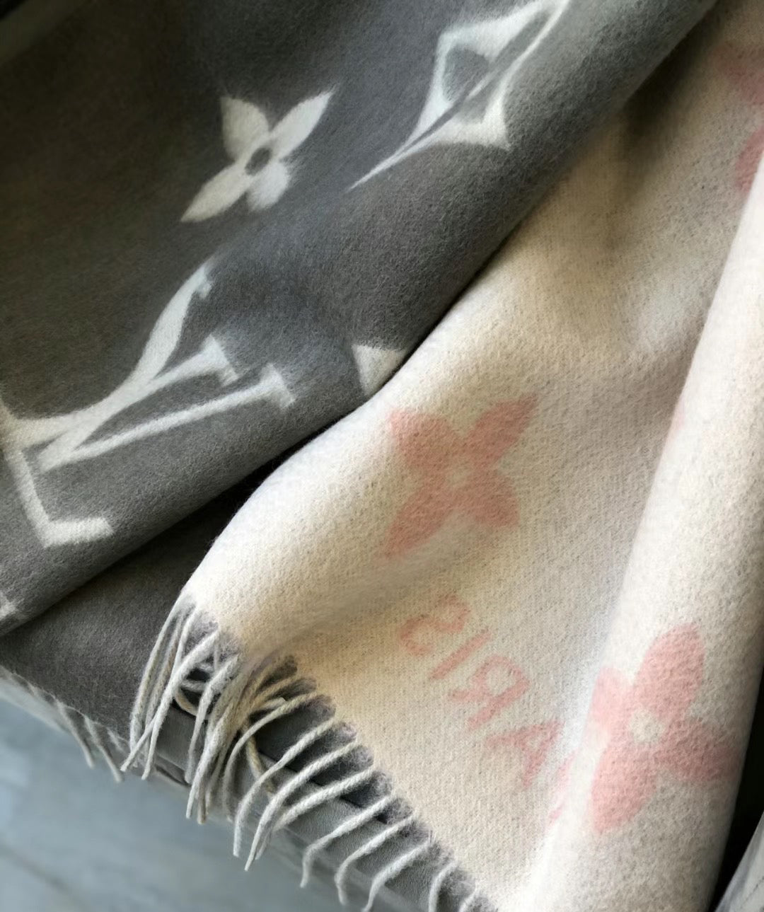 LV Reykjavik Gradient 漸層羊絨圍巾/760✨優惠🉐32160