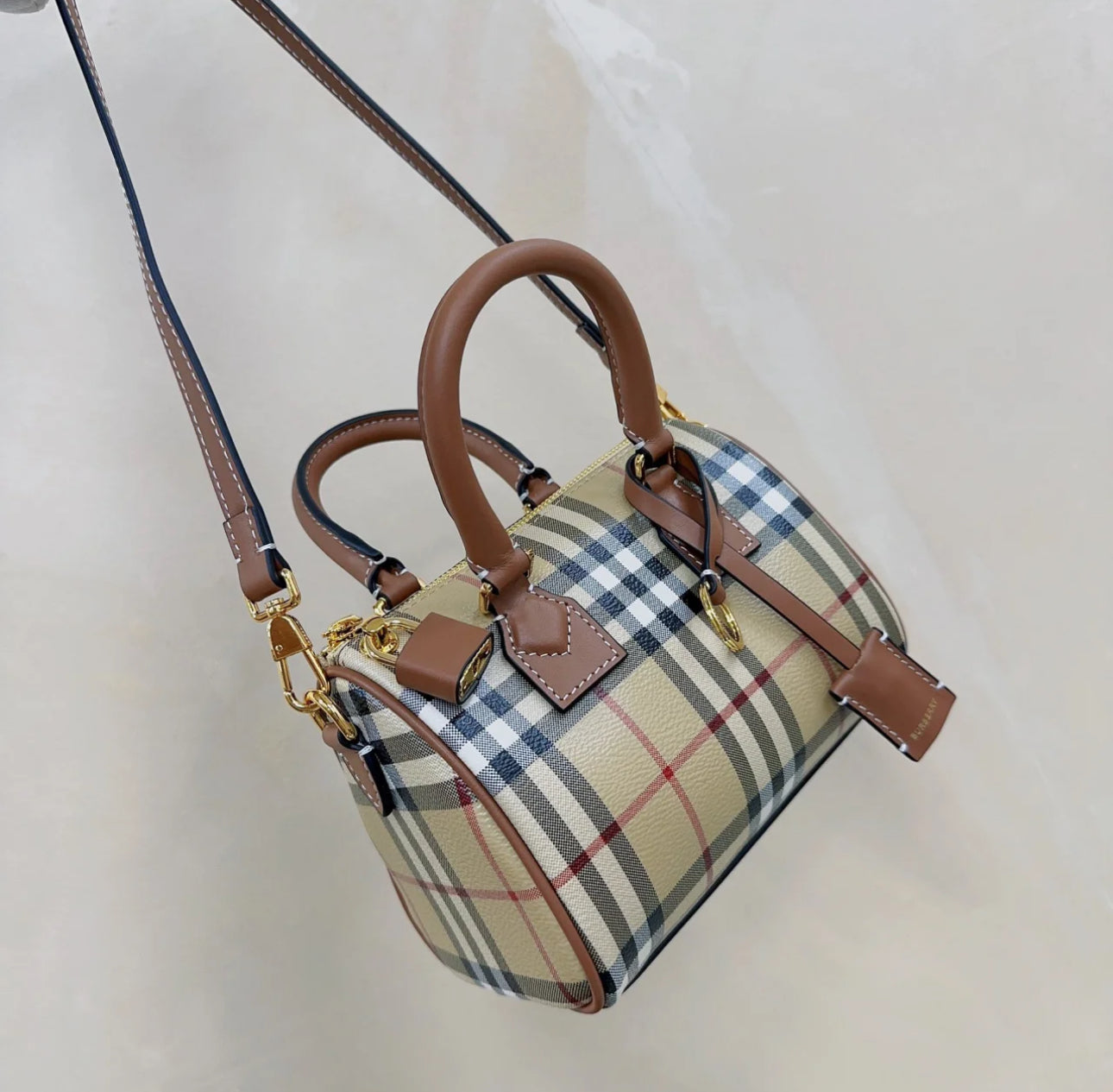 Burberry Bowling Mini 保齡球包/1010C880 ㊙️折扣🉐37080💰