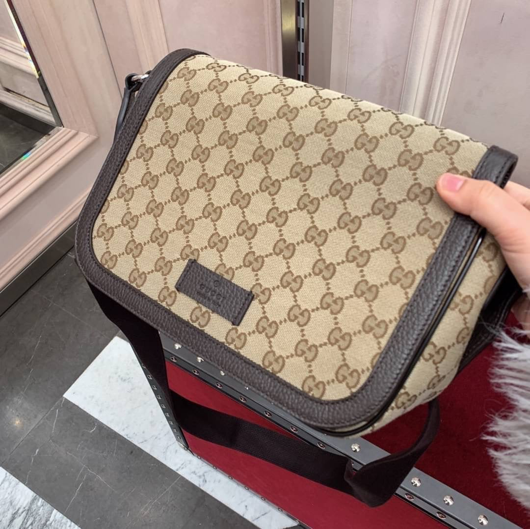 *@Gucci 男生款老花織布郵差包/ 小款P470 / 大款 P490