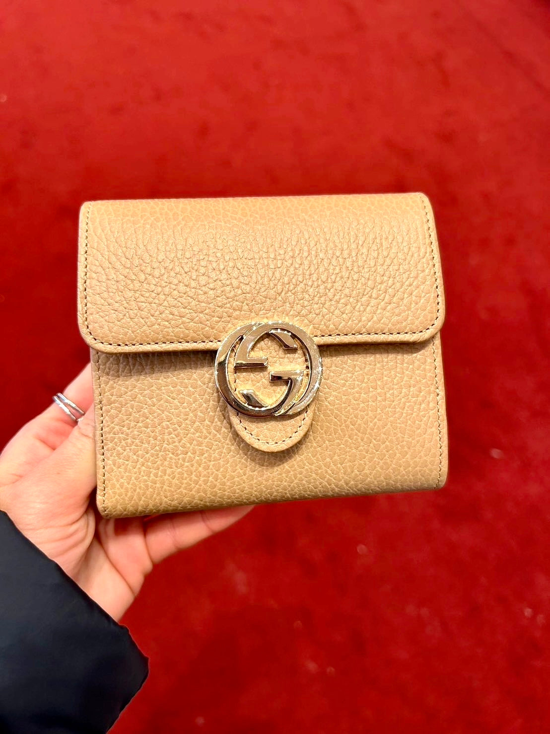 *@Gucci▪️Interlocking 雙G銀扣短夾/510P230 🔔限時折🉐11150