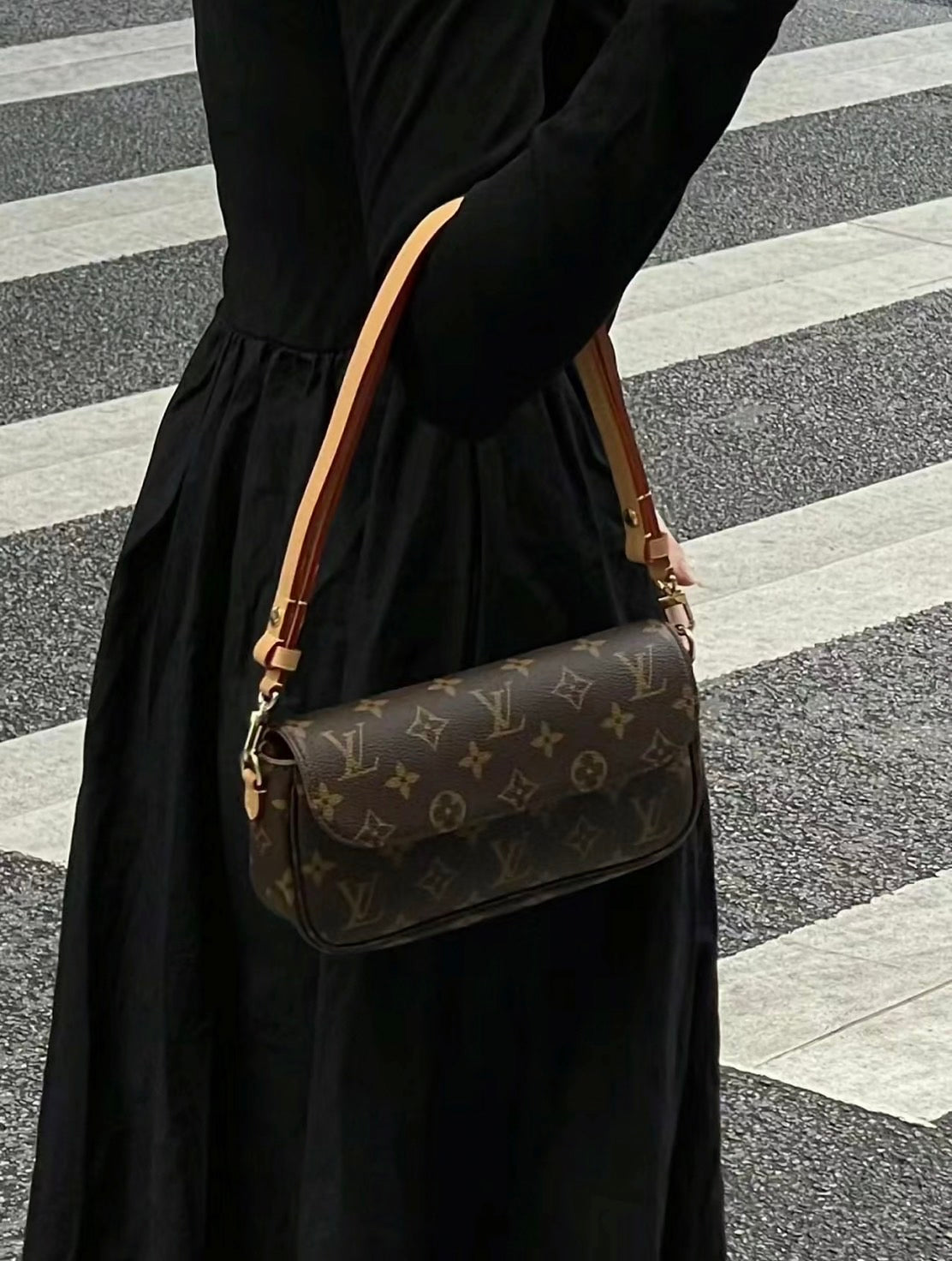 LV Ivy Wallet on Chain 爆款老花腋下包/1350✨🉐57700