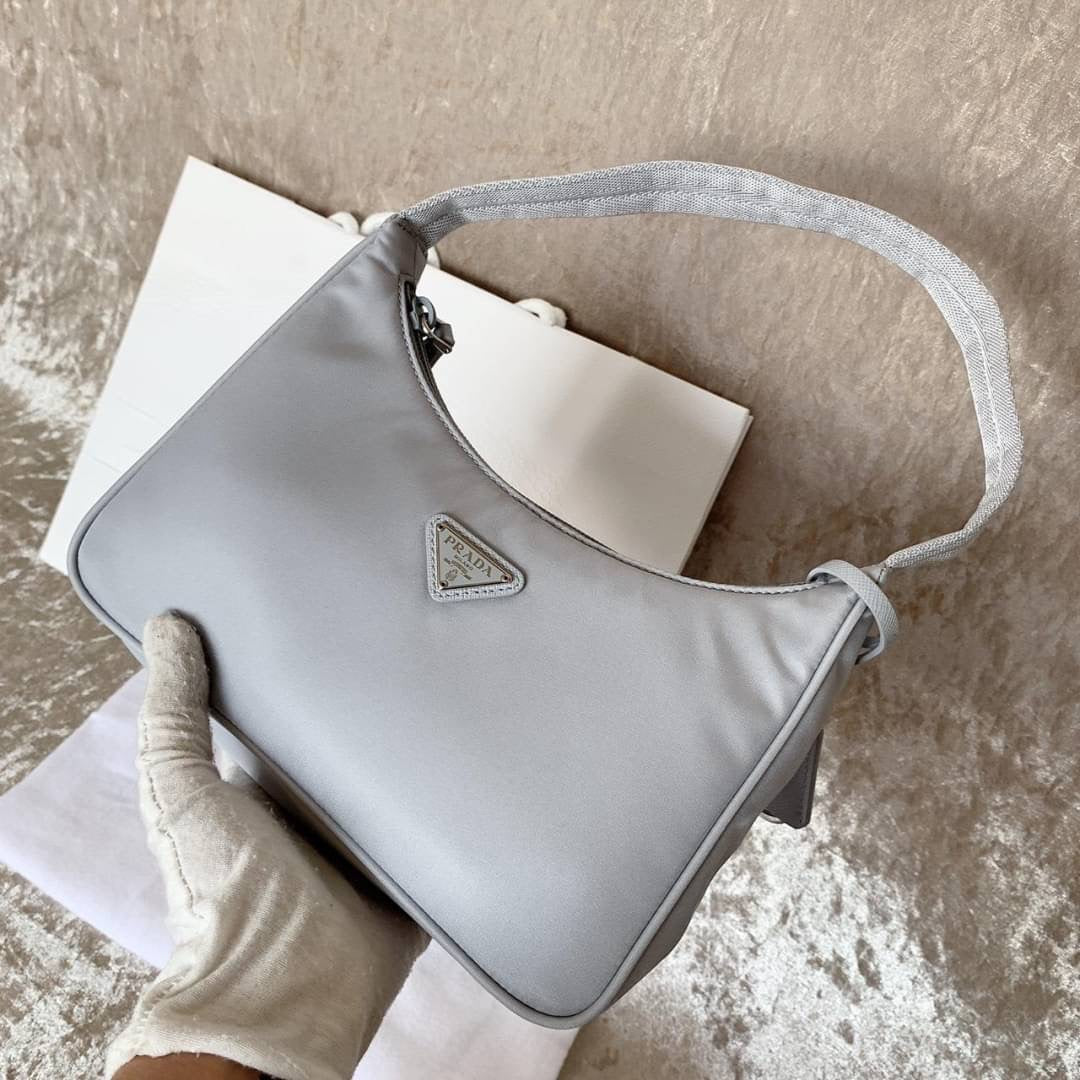 Prada Re-Edition 2000 Mini 尼龍腋下包/E920 🉐34120🇪🇺