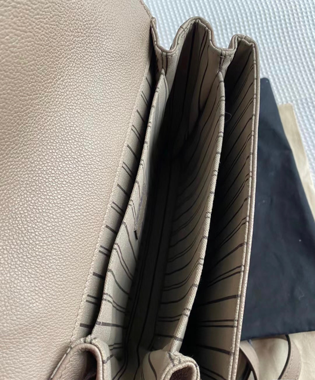 LV Pochette Métis 壓紋牛皮郵差包/2110✨🉐87510