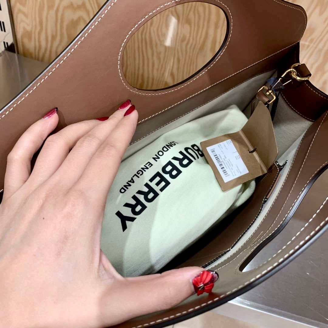 Burberry Pocket M 中款口袋包/F1290 ㊙️折扣🉐52600💰