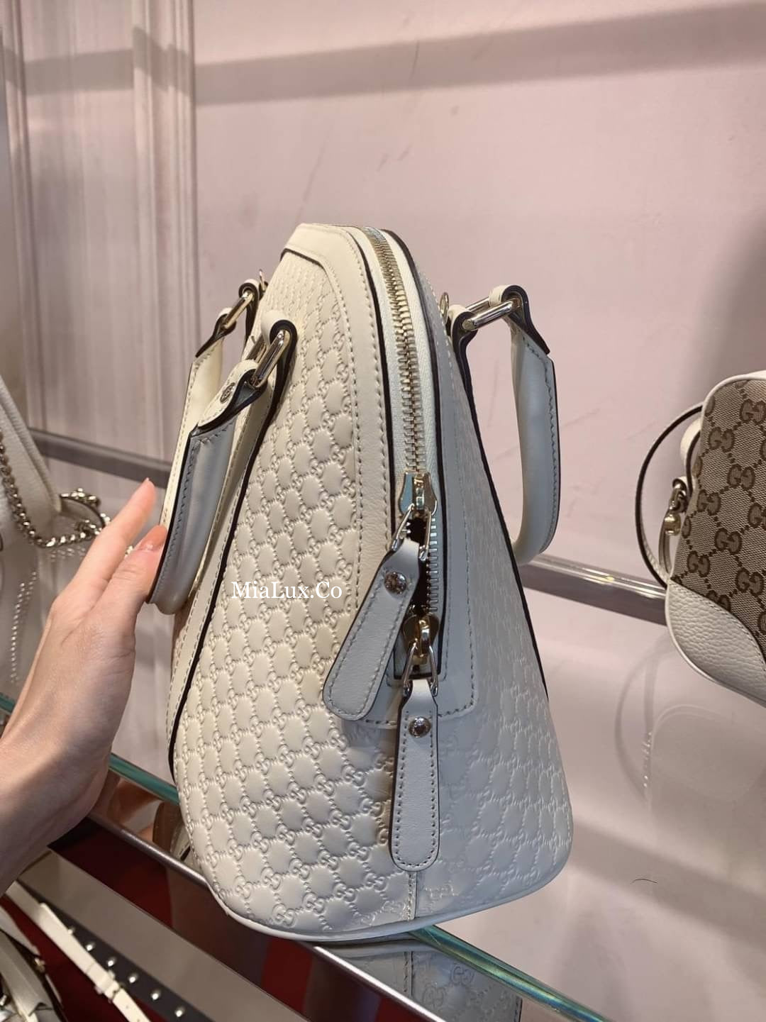 @Gucci Embossed Bag L 大款壓紋牛皮貝殼包/P745 🔔限時折🉐34530
