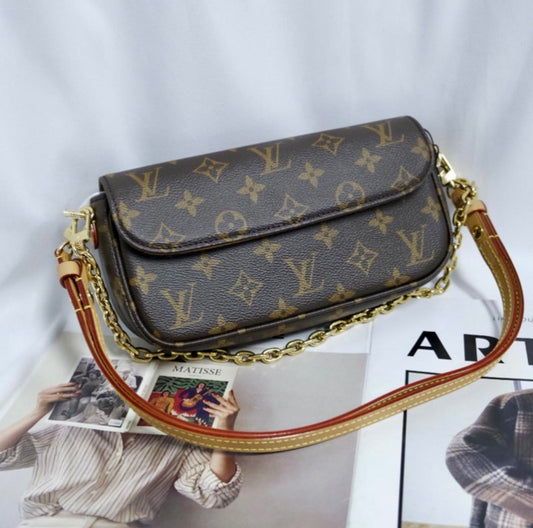 LV Ivy Wallet on Chain 爆款老花腋下包/1350✨🉐57700