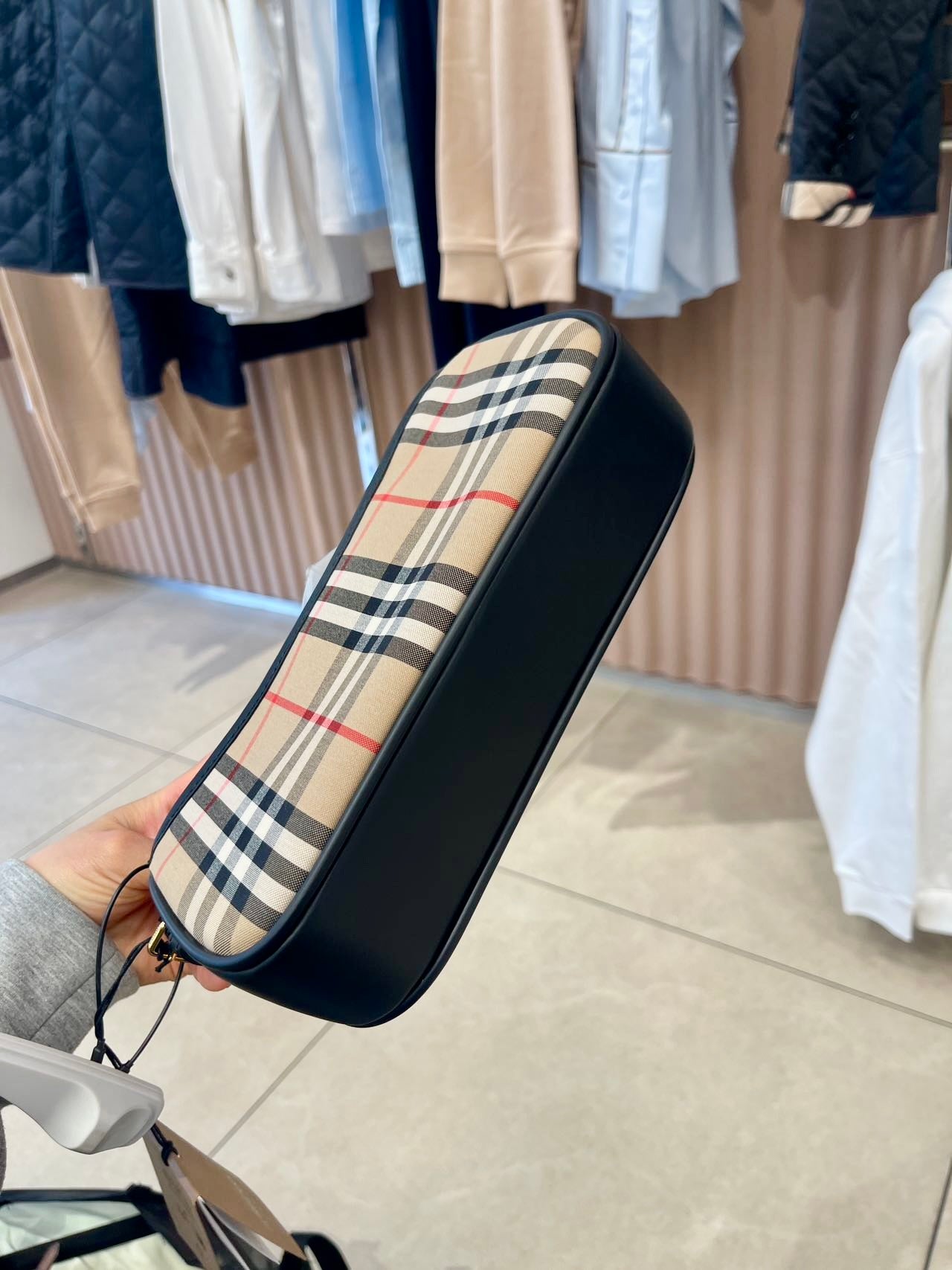 @Burberry Sling 腋下包/ 595P359 🔥下殺🉐16960