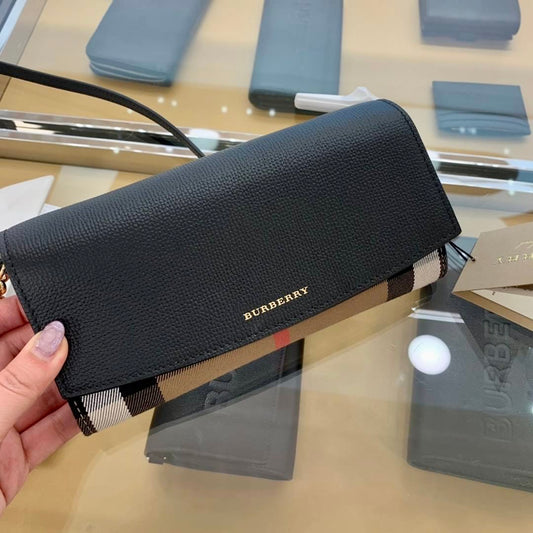 @Burberry Henley 格紋WOC翻蓋包/P299🔥下殺🉐14260