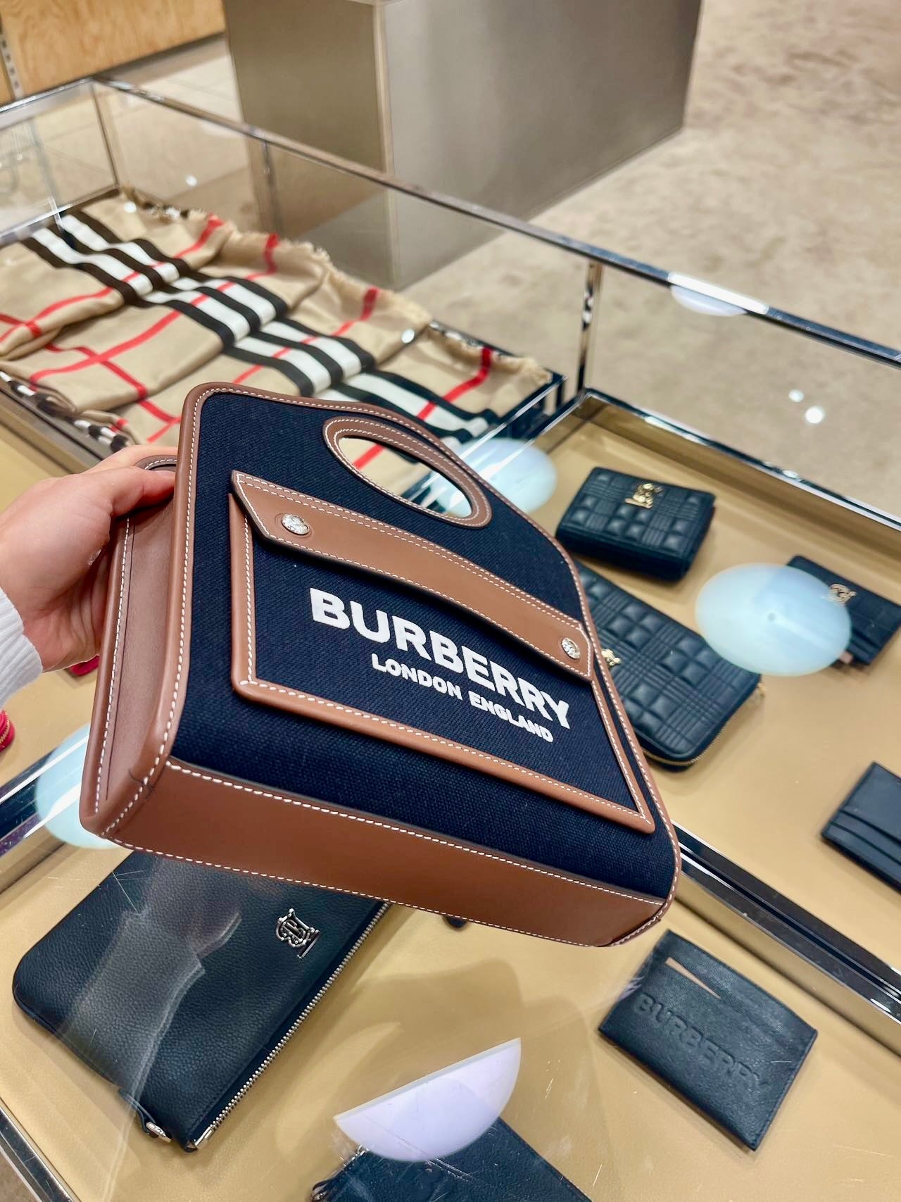 ❌Burberry▪️Pocket Mini 口袋包-黑/1050T715 ㊙️折扣🉐30320💰