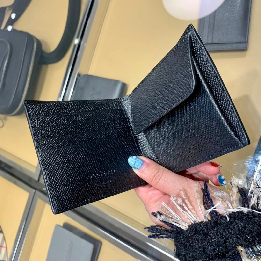 @Burberry CC Bifold 男女款燙銀字零錢短夾/P195 🔥下殺🉐9980