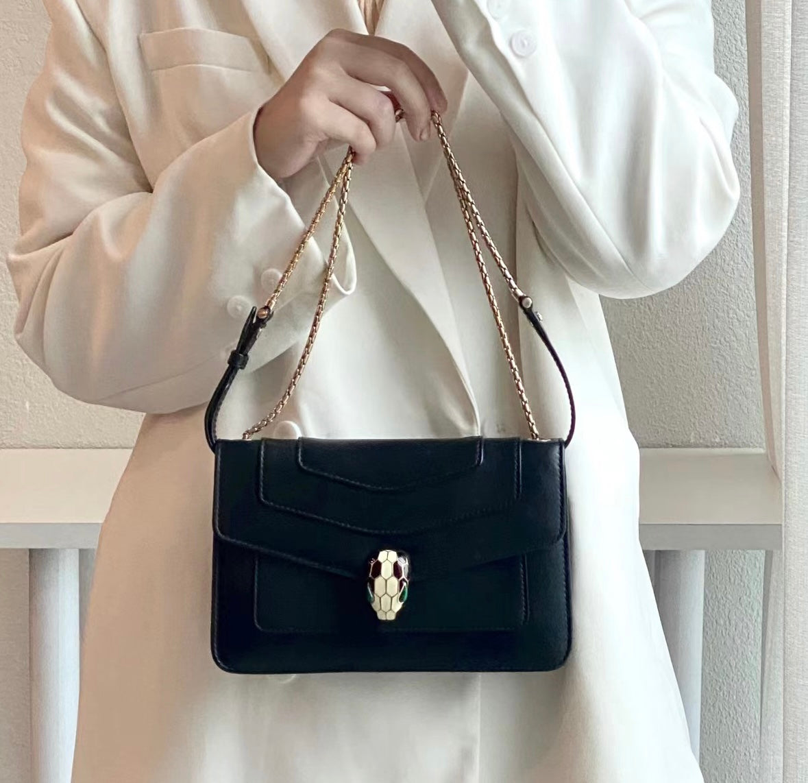 Bvlgari▪️SERPENTI FOREVER EAST-WEST 蛇頭橫款單層鍊包/1,990