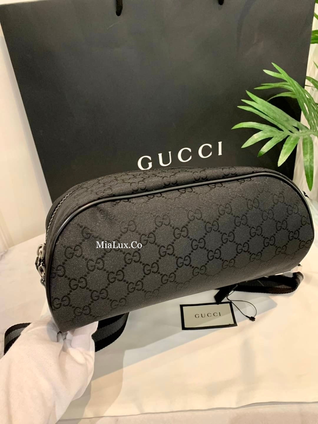 *@Gucci Canvas Bumbag S 小款男女款黑老花胸包/P395