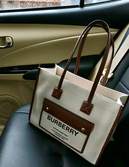 Burberry Freya M 中托特包-白/1090C814 ㊙️折扣🉐34370💰
