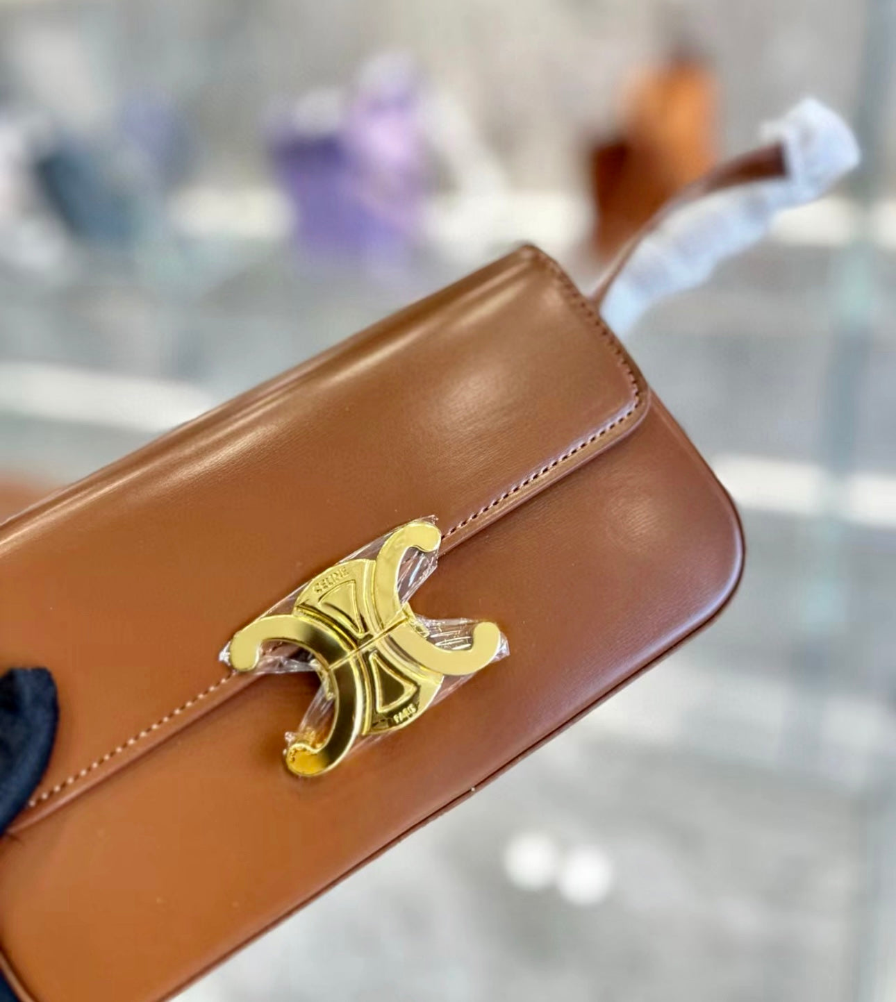 Celine▪️Shoulder Claude 焦糖牛皮腋下包/2450E2650 🉐93750🇪🇺