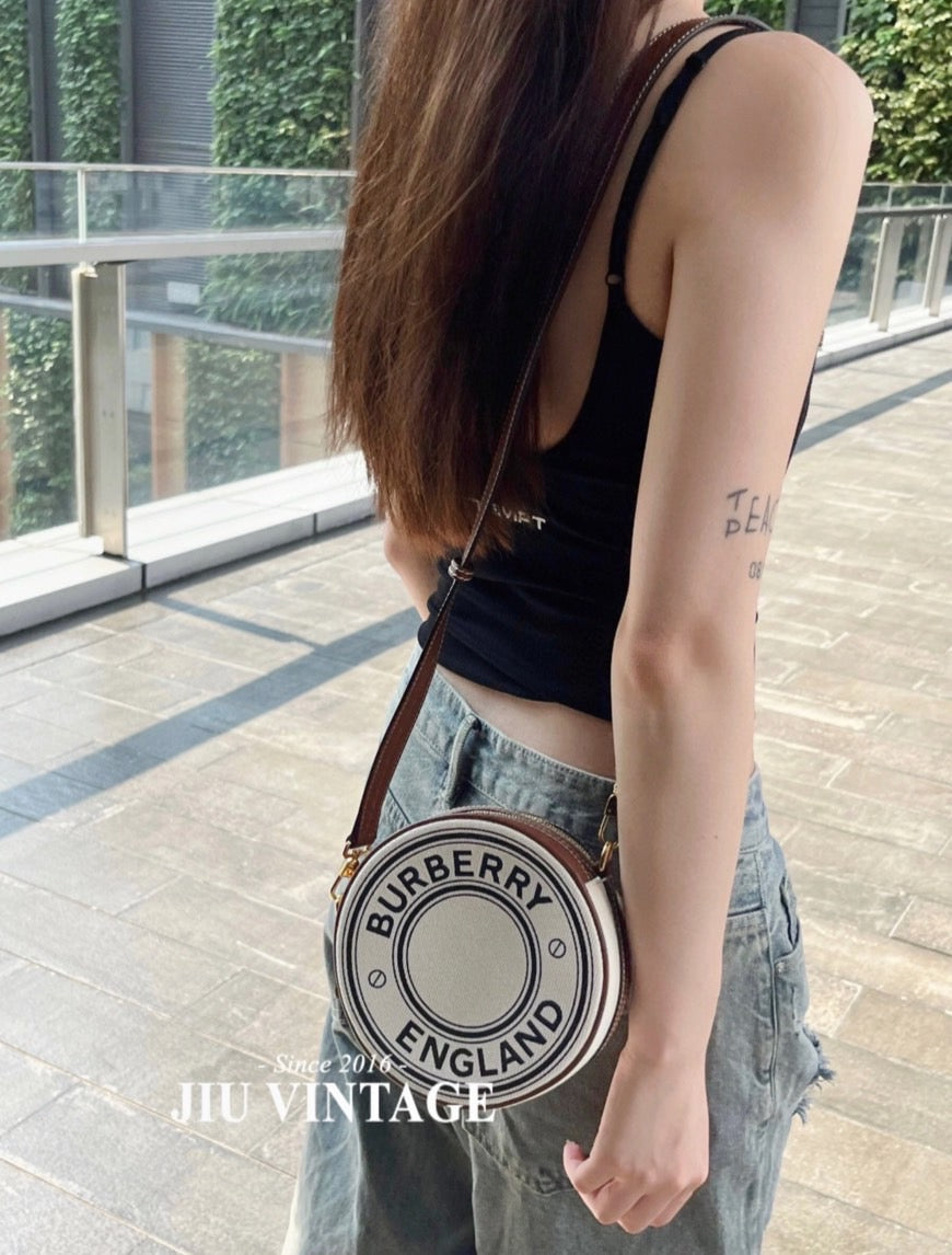 @Burberry Louise Logo Print 圓餅斜跨包/850P379 🔥下殺🉐18060