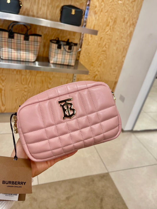 @Burberry Lola TB Mini 相機包-櫻花粉/1050P369 🔥下殺🉐17610
