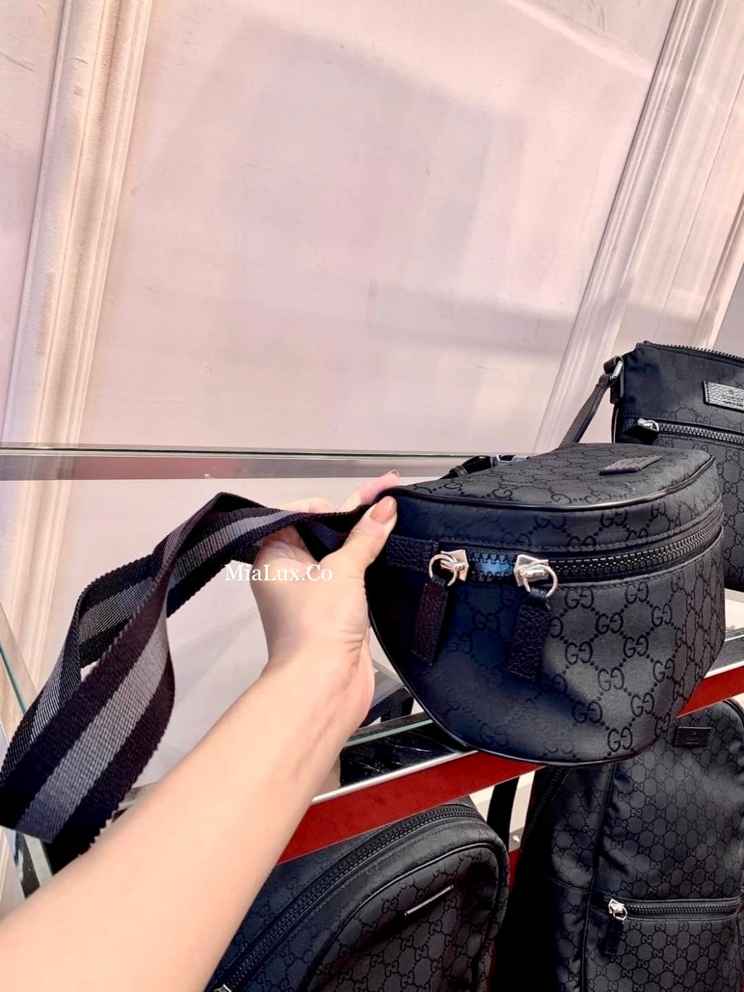 *@Gucci Canvas Bumbag S 小款男女款黑老花胸包/P395