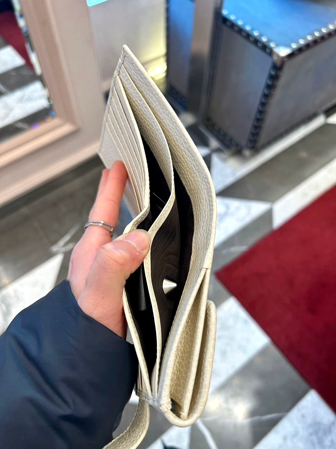 *@Gucci▪️Interlocking 雙G銀扣短夾/510P230 🔔限時折🉐11150