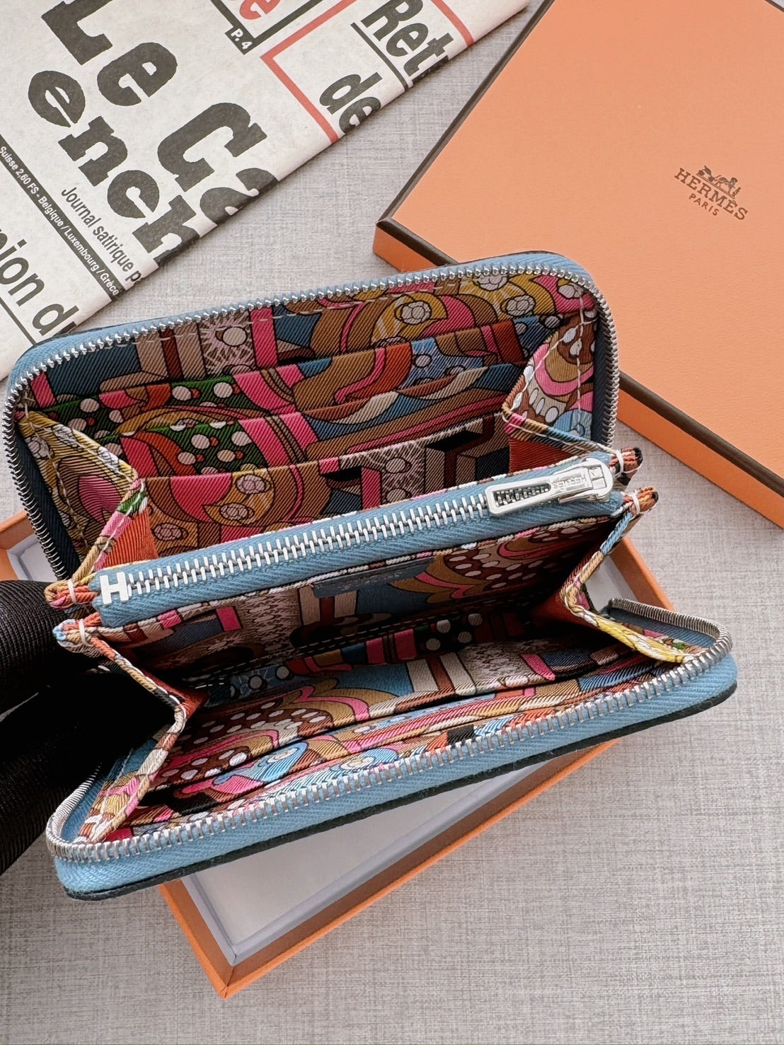 Hermes Silk'In Compact Wallet 絲巾短夾/950 ✨🉐39950