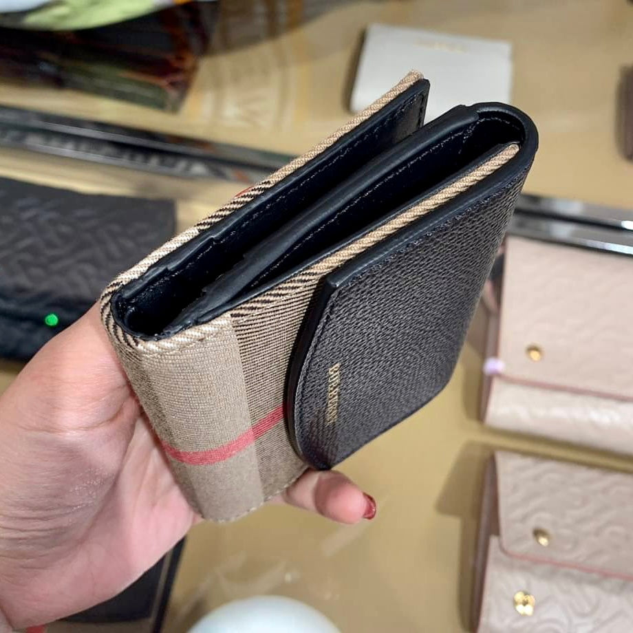 @Burberry Luna 小款格紋拼皮翻蓋短夾/P215 🔥下殺🉐11000