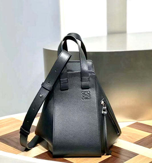 Loewe Compact Hammock 經典小牛皮吊床包/2200