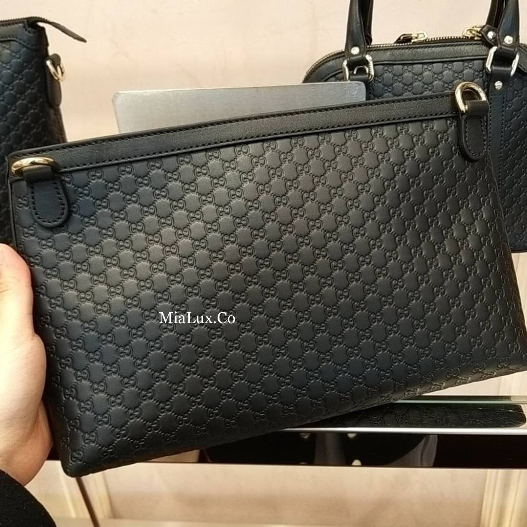 @Gucci Embossed Bag 男女款壓紋拉鍊側背包/P420 🔔限時折🉐19900