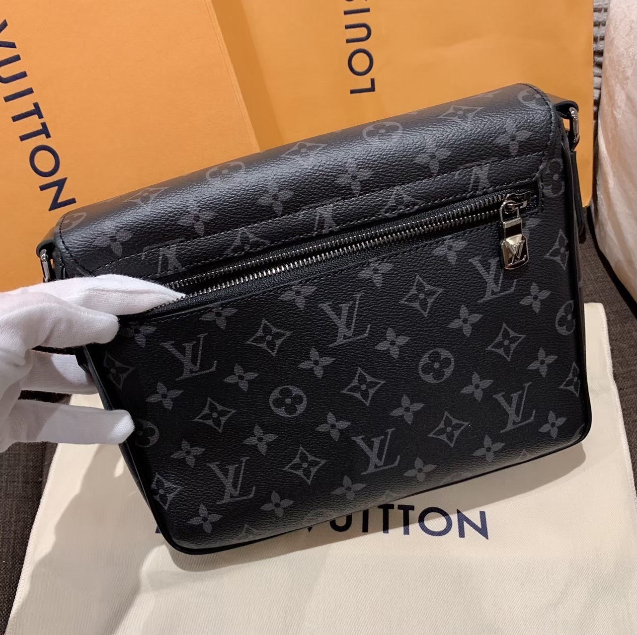 LV District PM 小款男生款郵差包/1490✨🉐63580