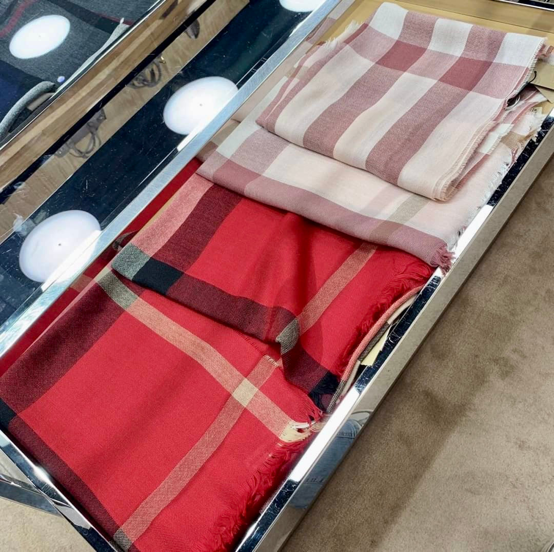 @Burberry Tonal 長條羊毛圍巾/P160 🔥下殺🉐8700