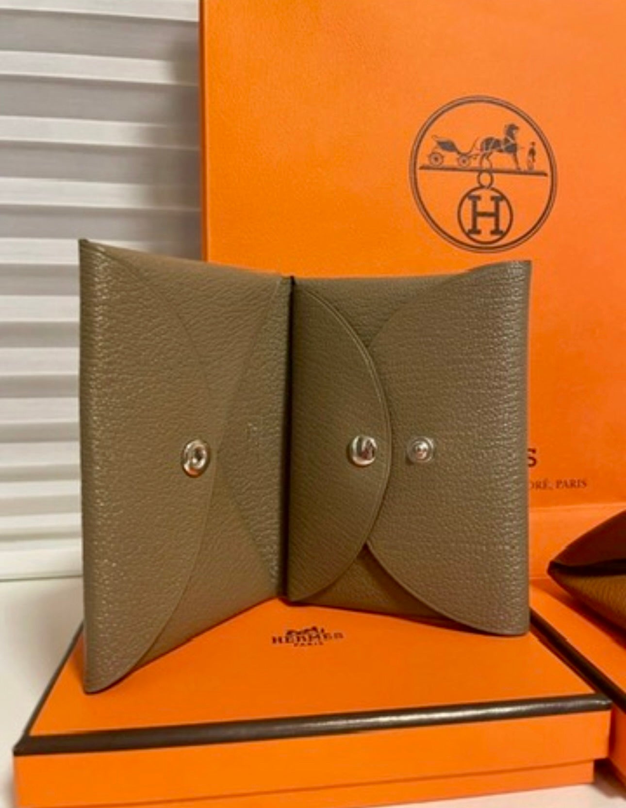 Hermes Calvi Duo Epsom皮卡夾錢包/455 ✨🉐20110