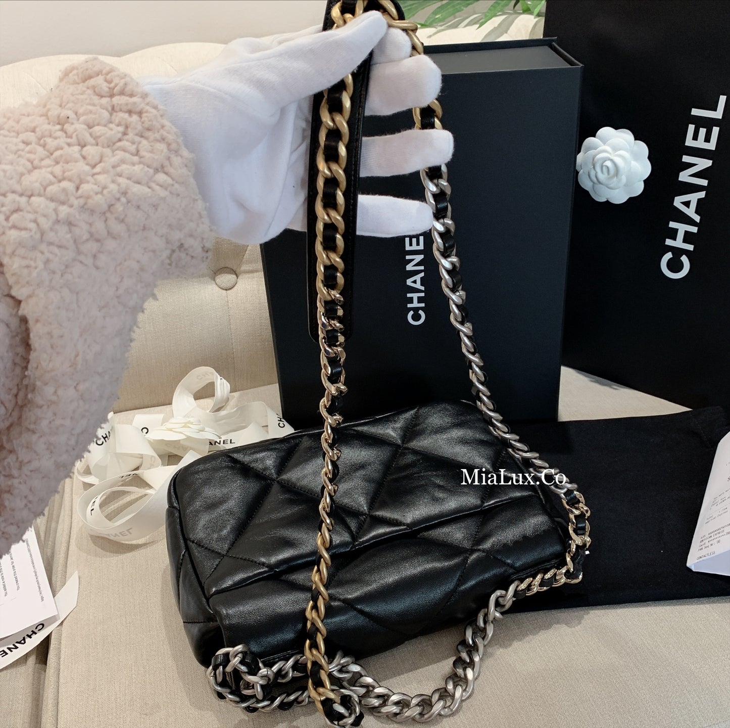 CHANEL▶︎✨| 19 LAMBSKIN HANDBAG 中款經典19小羊皮翻蓋鏈包 AS1160 *£5,360