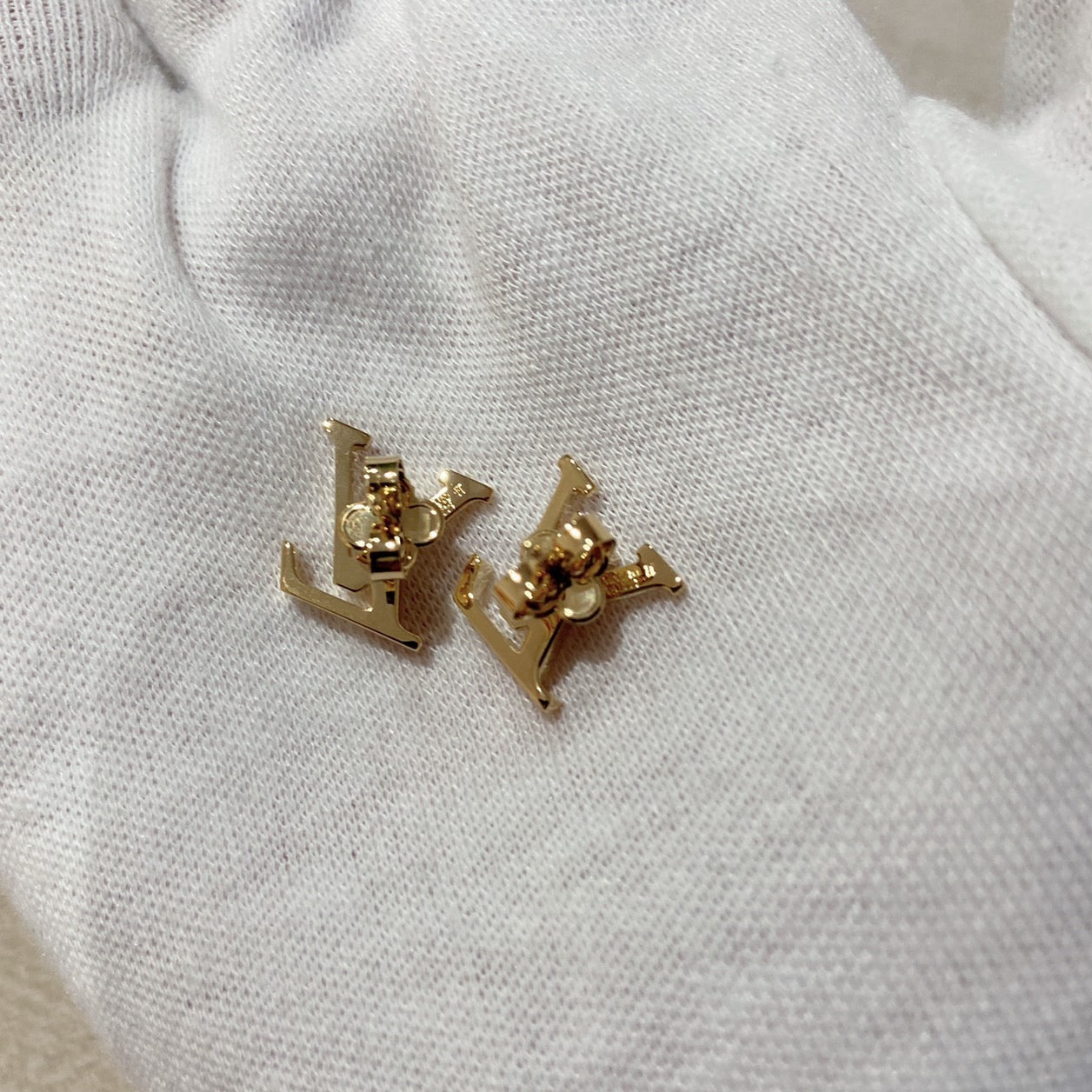 LV Iconic 經典logo耳環/335✨優惠🉐14735