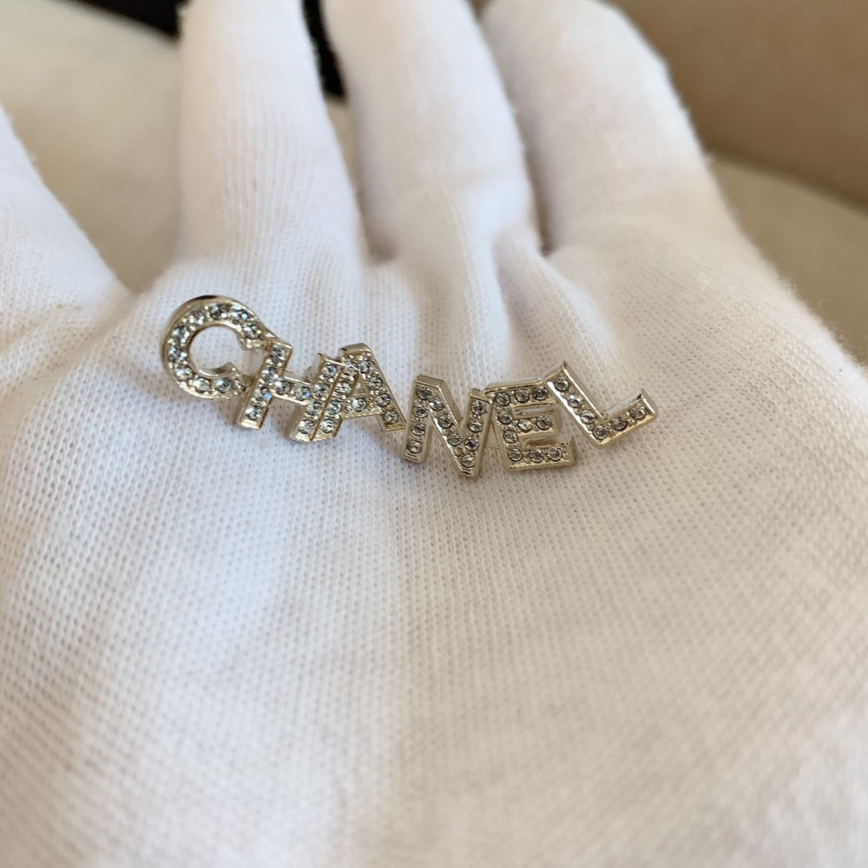 CHANEL✨ LETTER METAL EARRINGS LOGO大字母鑽耳釘 -