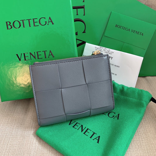 BV▪️BI-FOLD 兩折拉鍊雙開短夾/390