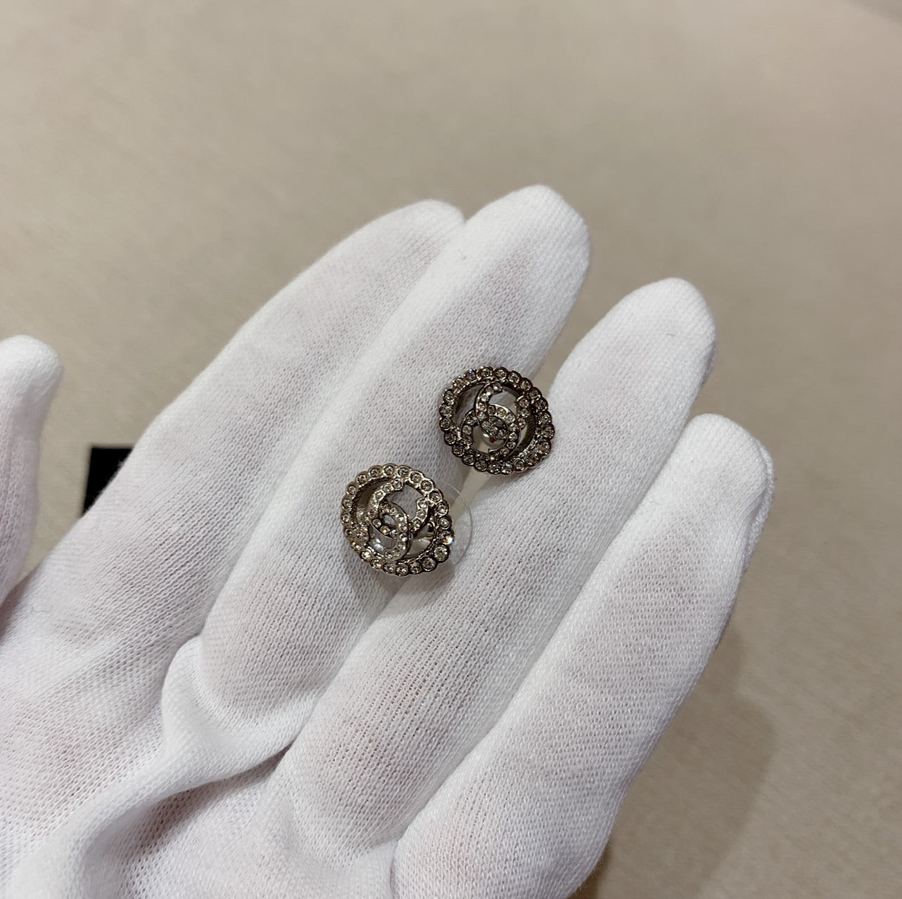 CHANEL✨ CC OVAL CRYSTAL METAL EARRINGS 橢圓形水晶排鑽耳針 AB9232 -